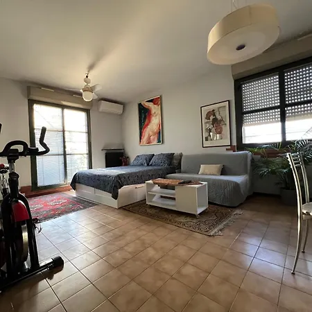 Floor With Rooftop Terrace, Quiet Area 아파트 밀라노